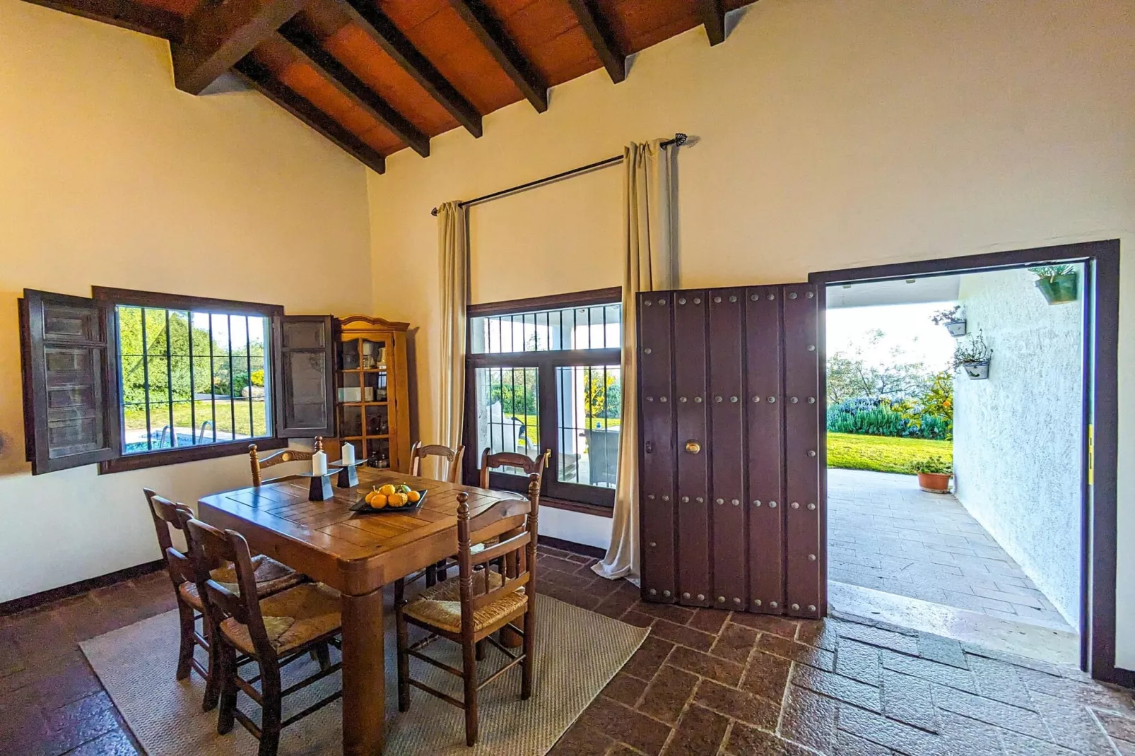 El Encinar-Dining room