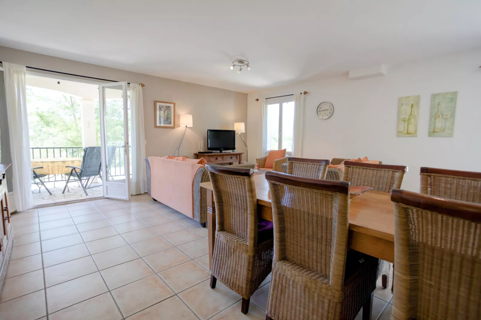 Mardille-Dining room