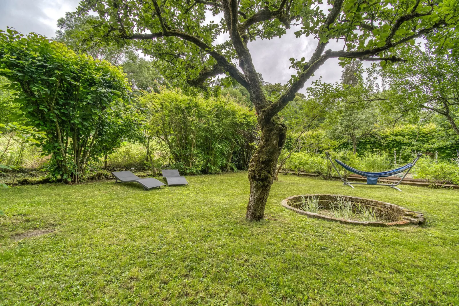 Bligny-sur-Ouche-Garten Sommer