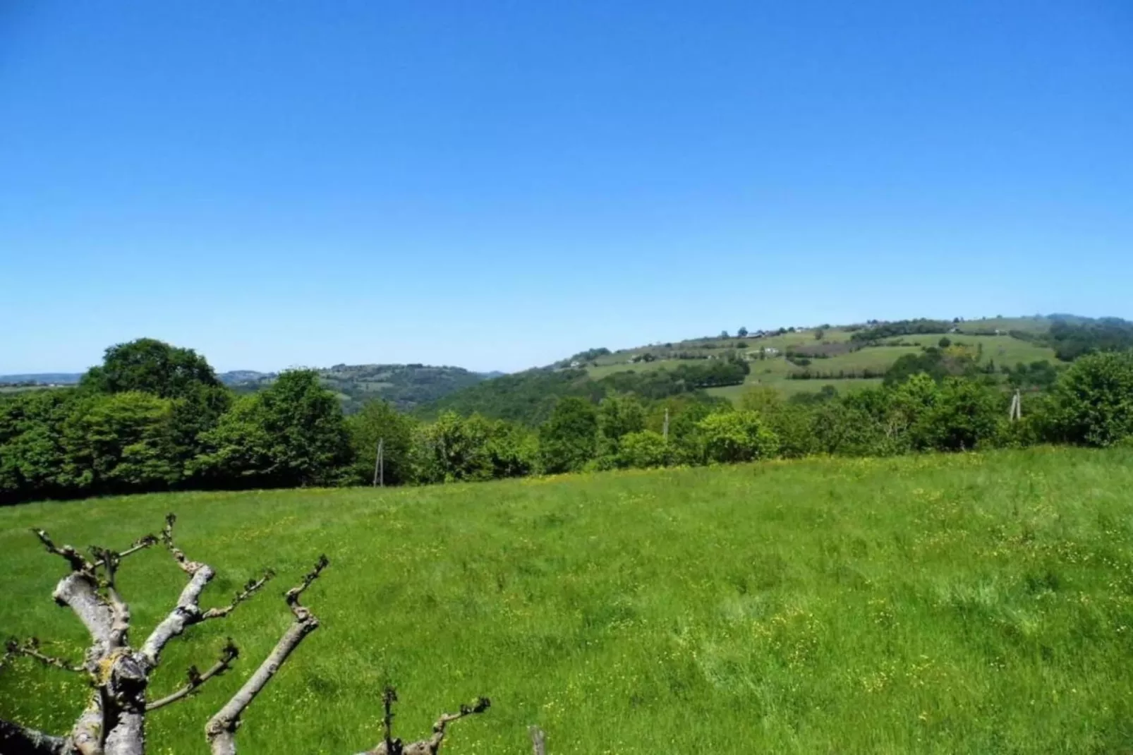 Les Deux Cabanons-Areas within 20km in summer