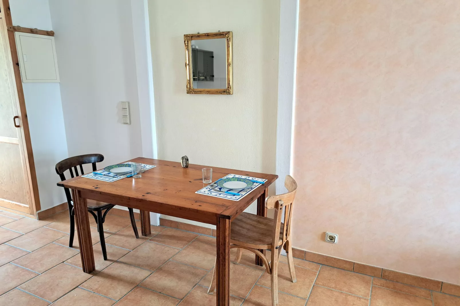 Ancienne Gendarmerie  studio A-Salle à manger