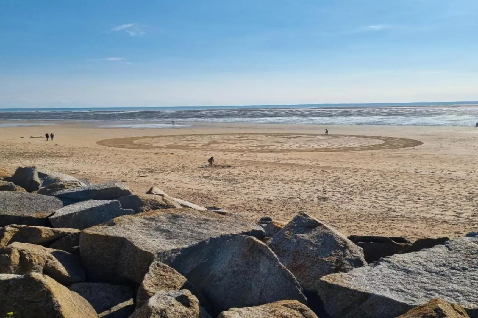 Heslonniere-Areas within 20km in summer