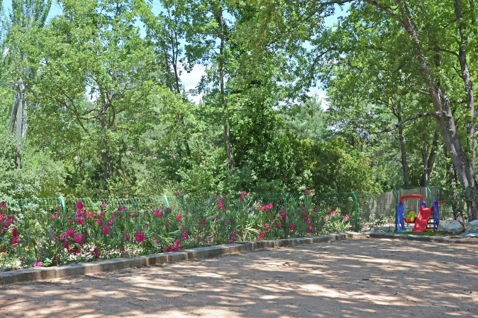 Villa Contempo 6 ex 5-Gardens in summer