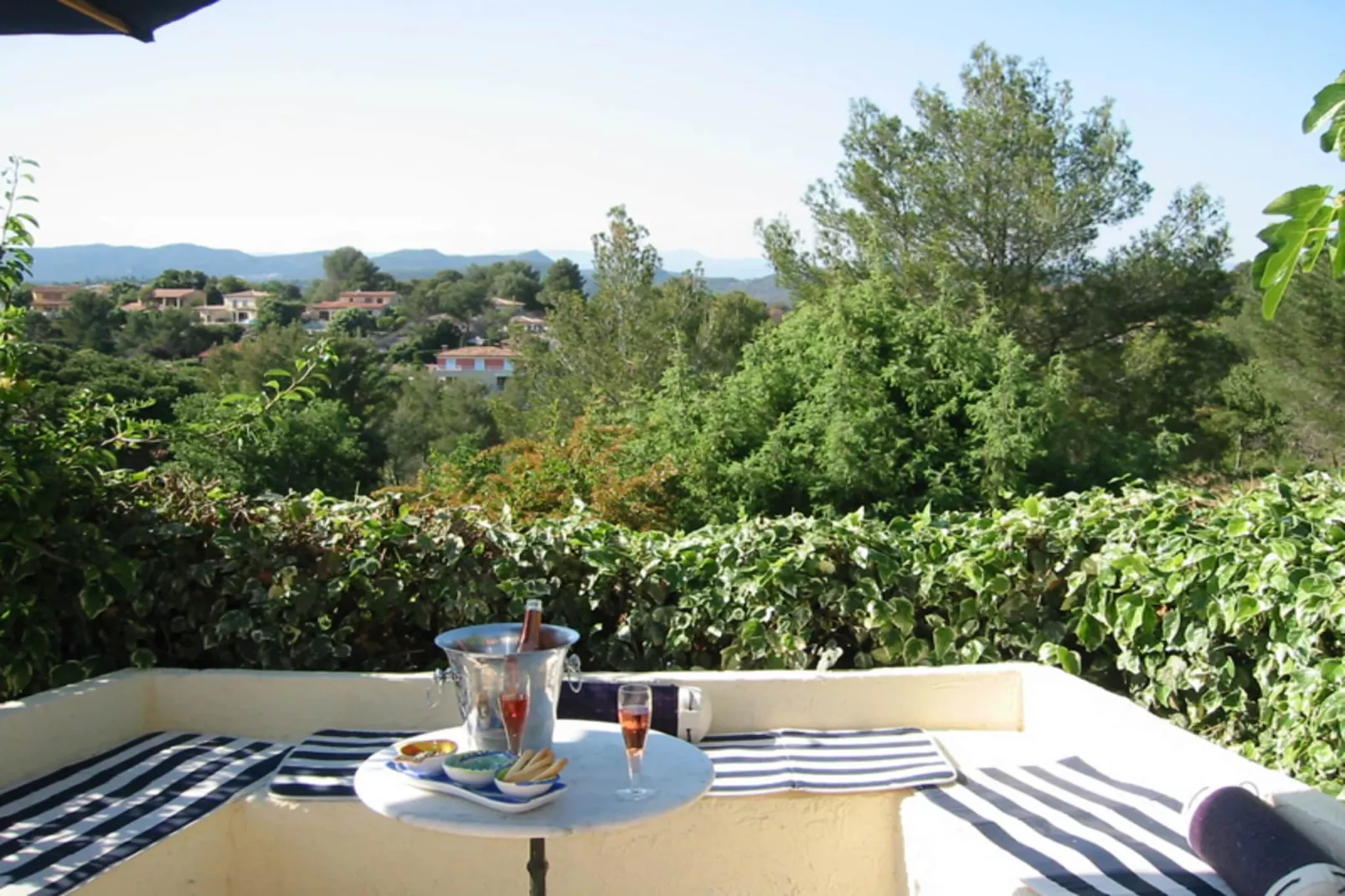 Villa Cigalières-Aussicht Sommer
