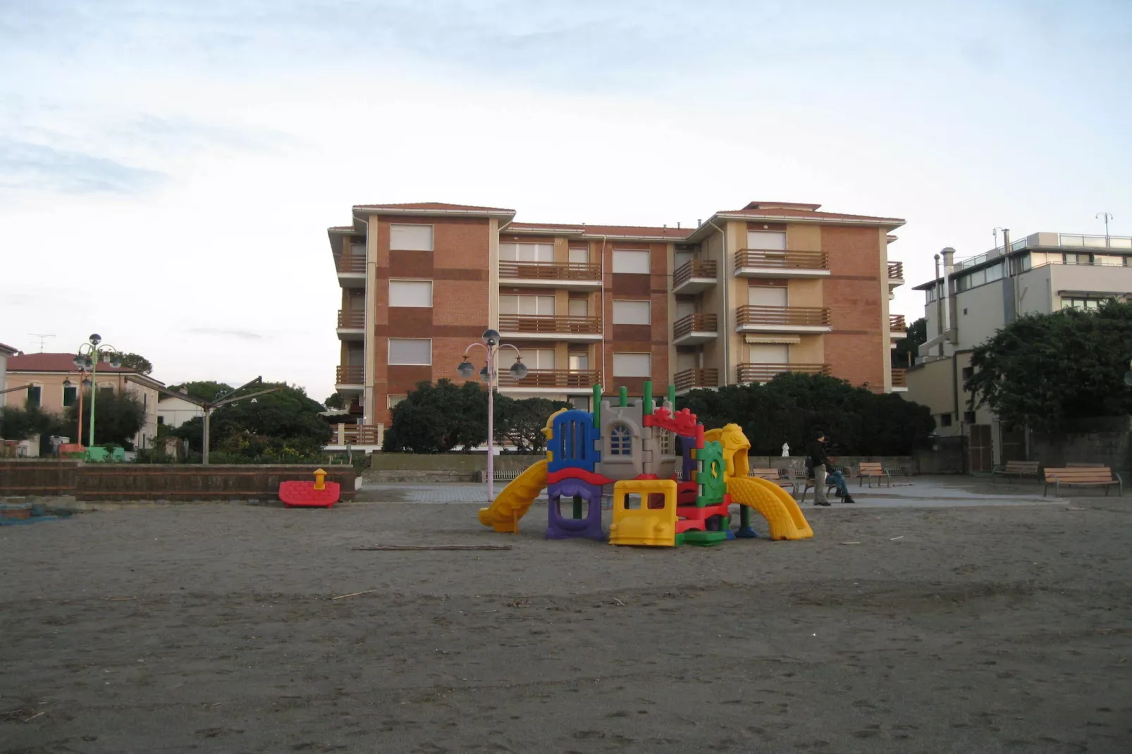 Vistamare Murex-Exterior in summer