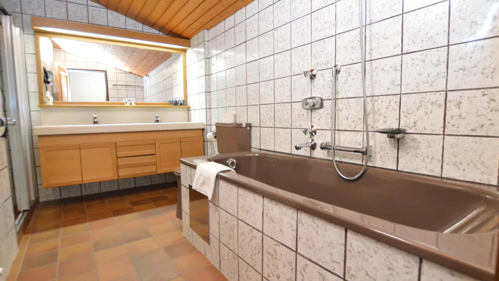 Family Apartment-Badezimmer