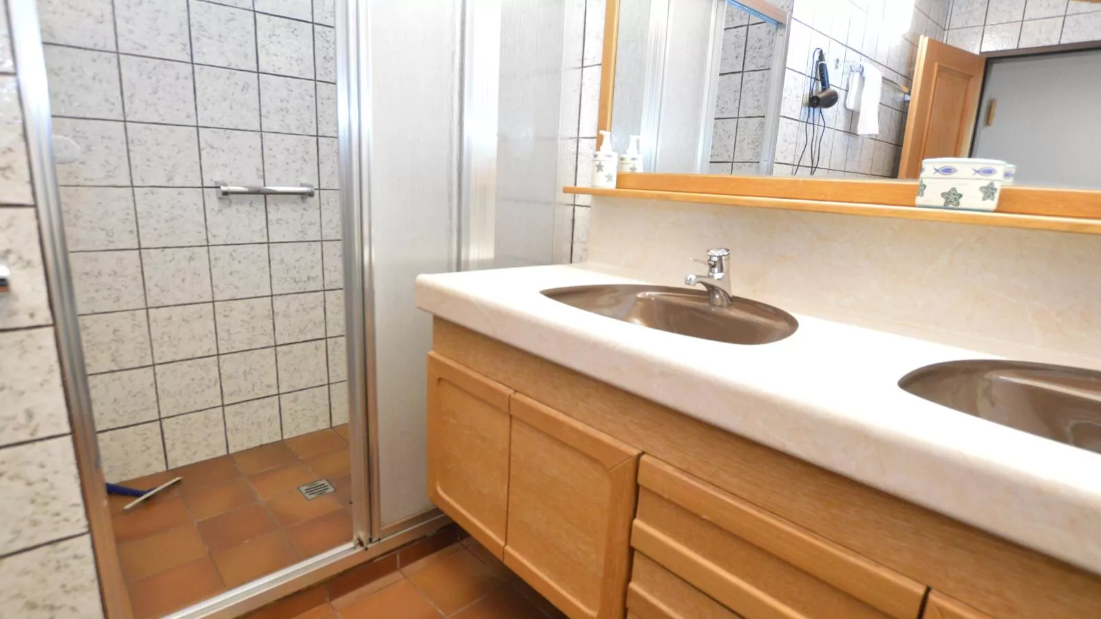 Family Apartment-Badezimmer