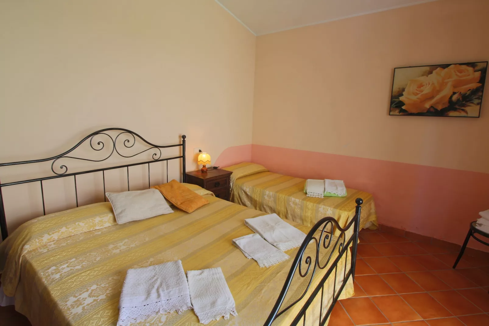 Rosa Gialla-Bedroom