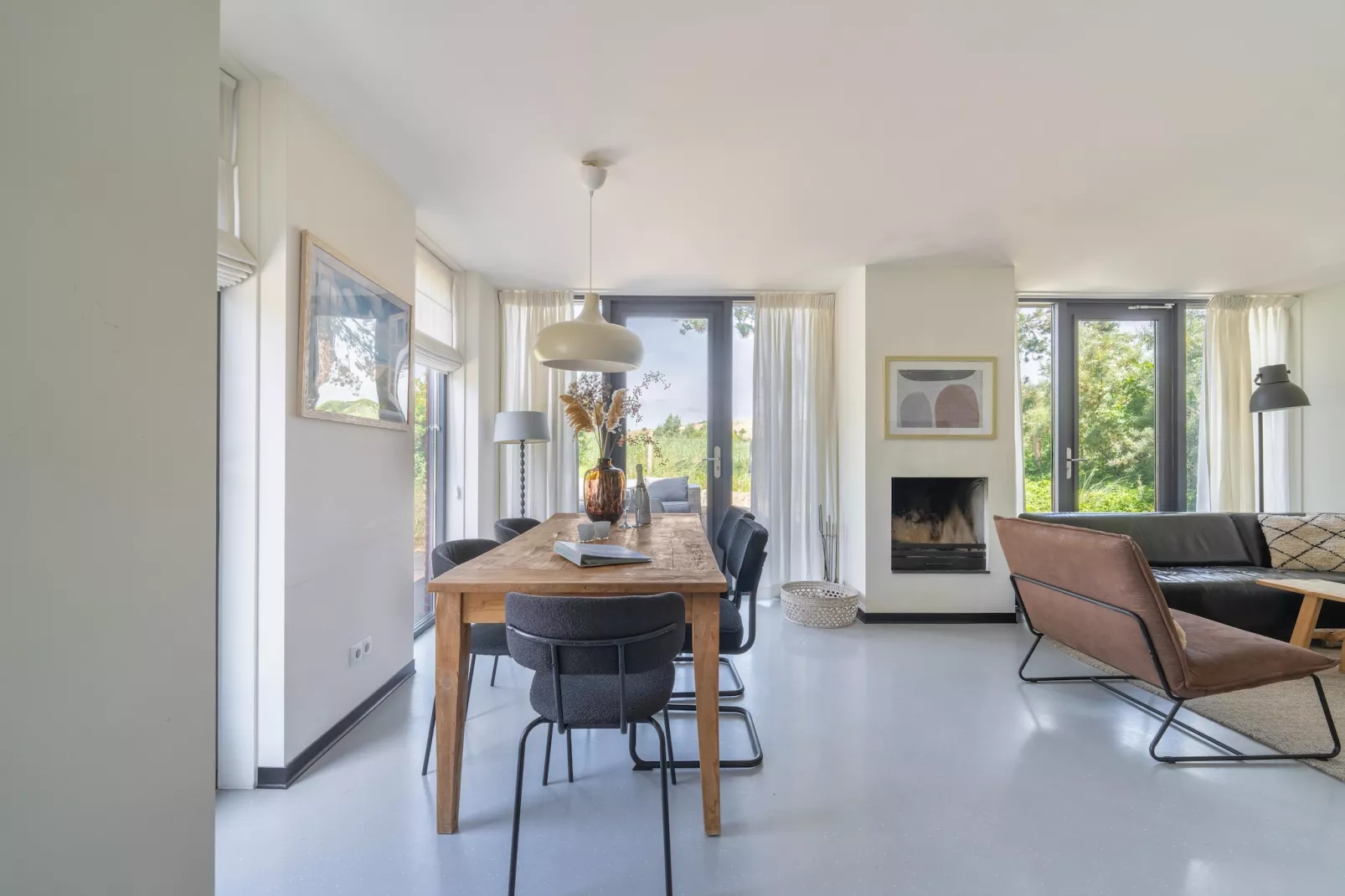 Duinvilla aan het Meer-Dining room