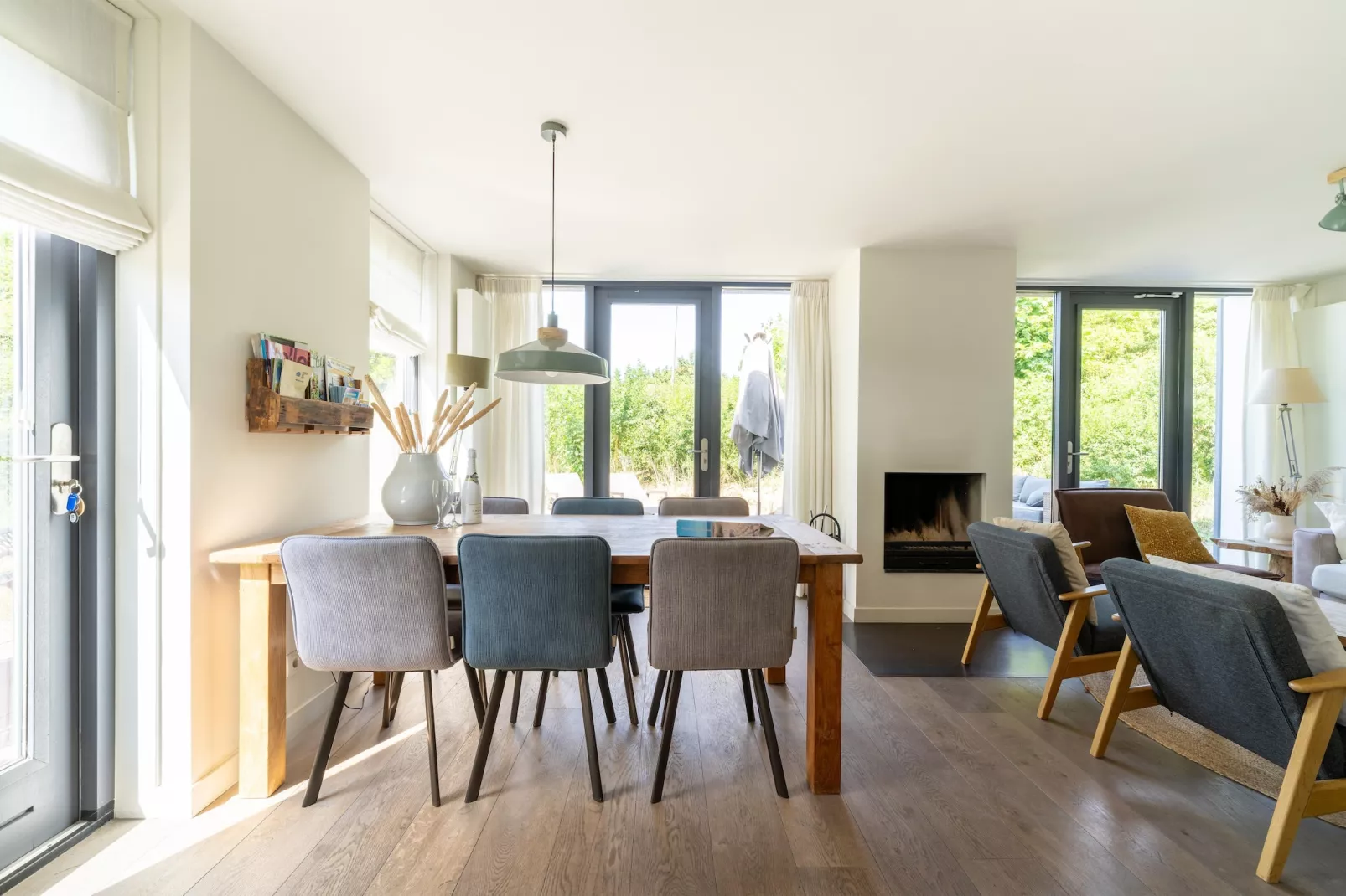 Waterland-Dining room