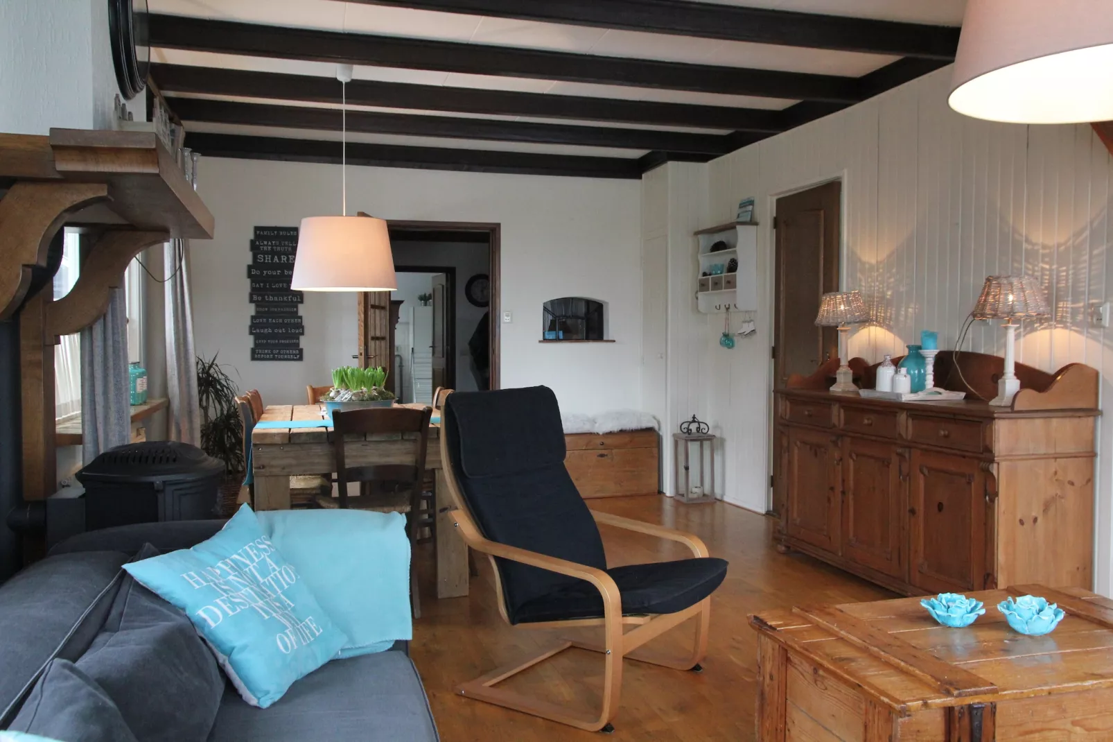 Little White Cottage-Wohnzimmer