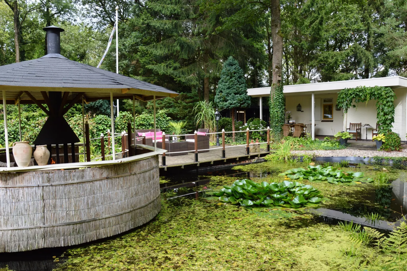 De Botterviever-Exterior in summer