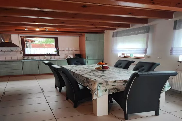 Holiday home in Lukecin for 6 persons-Salle à manger