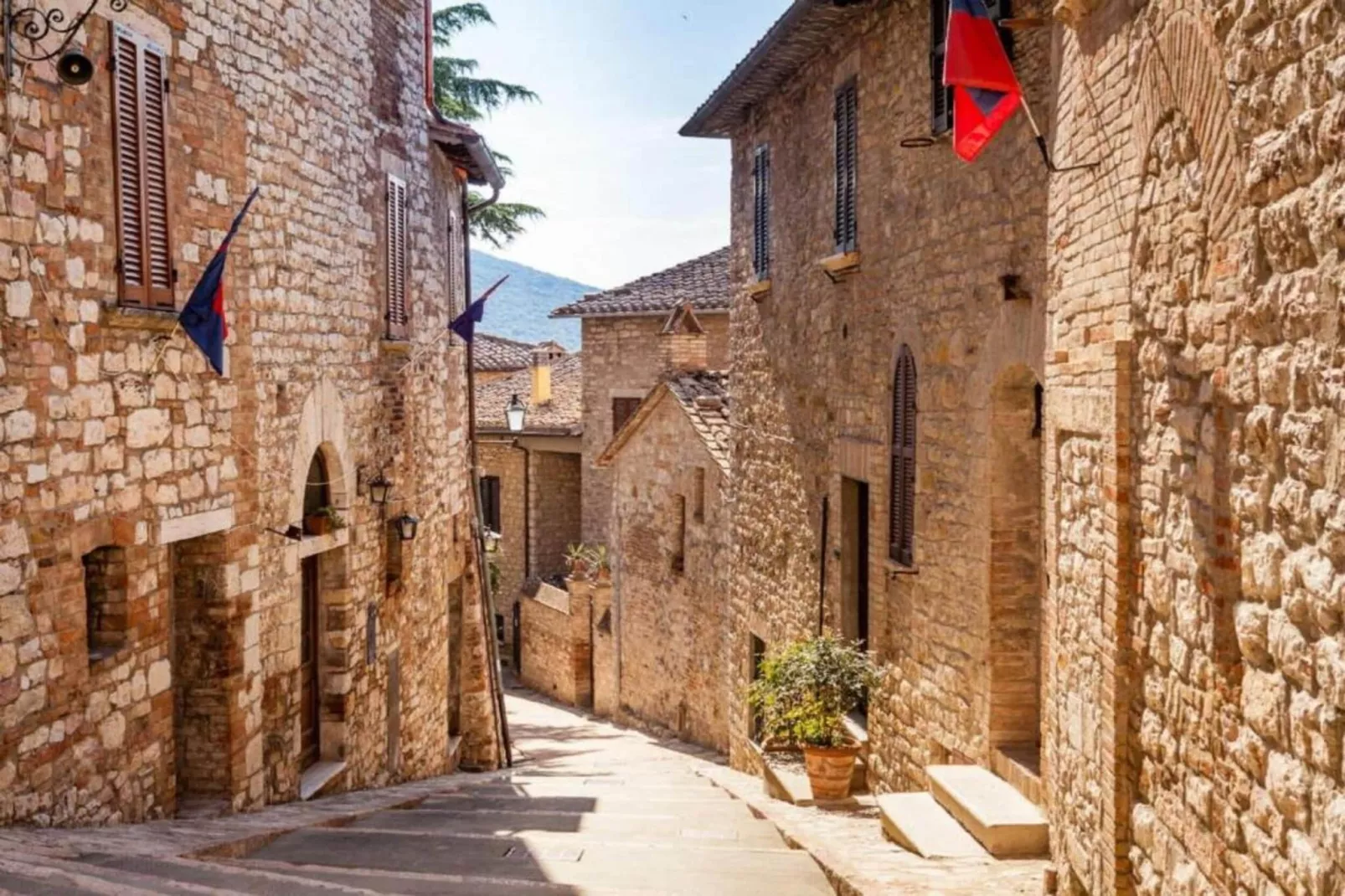 Colombaia-Areas within 5km in summer