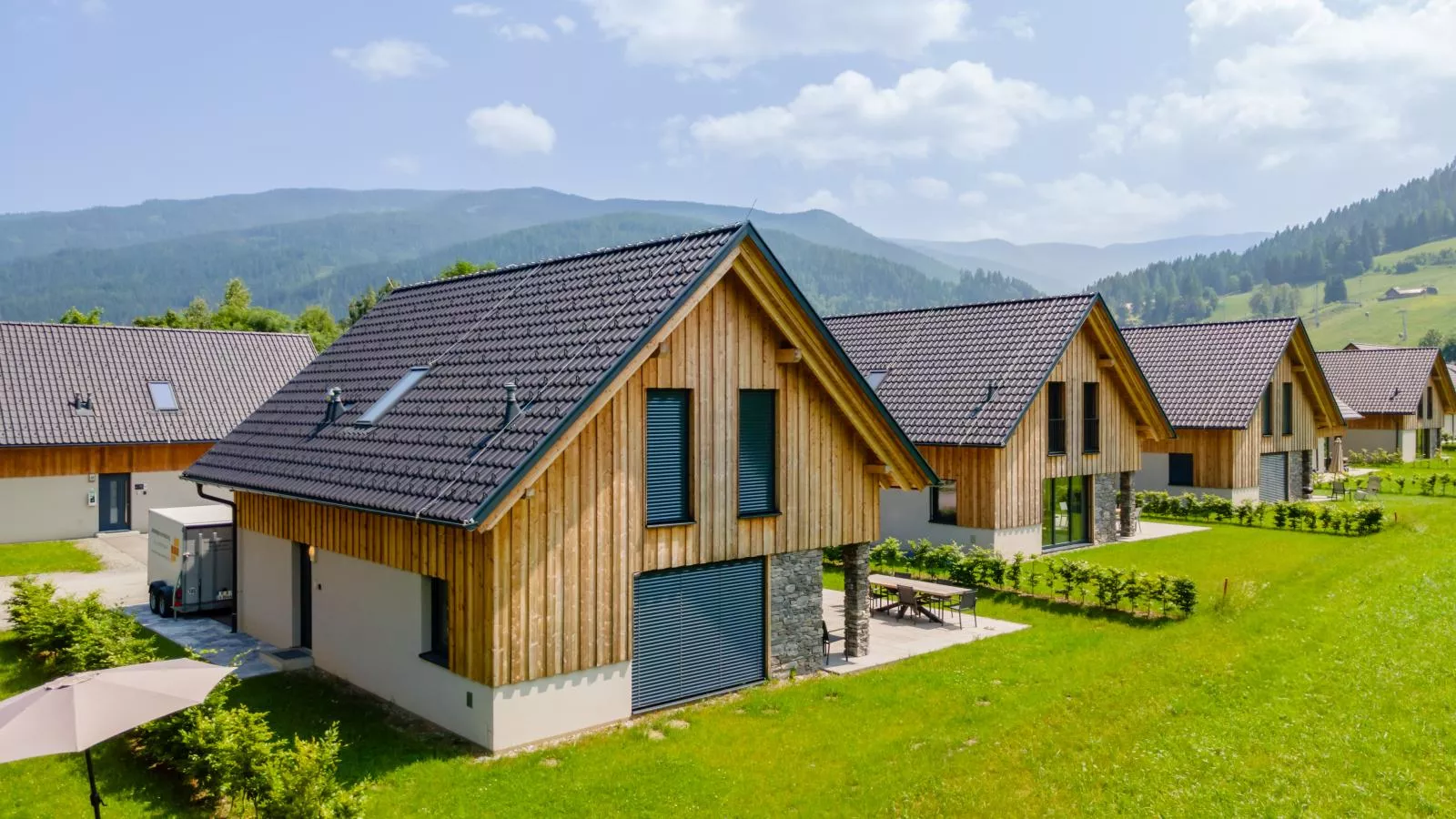 Mountain Vista-Exterior in summer