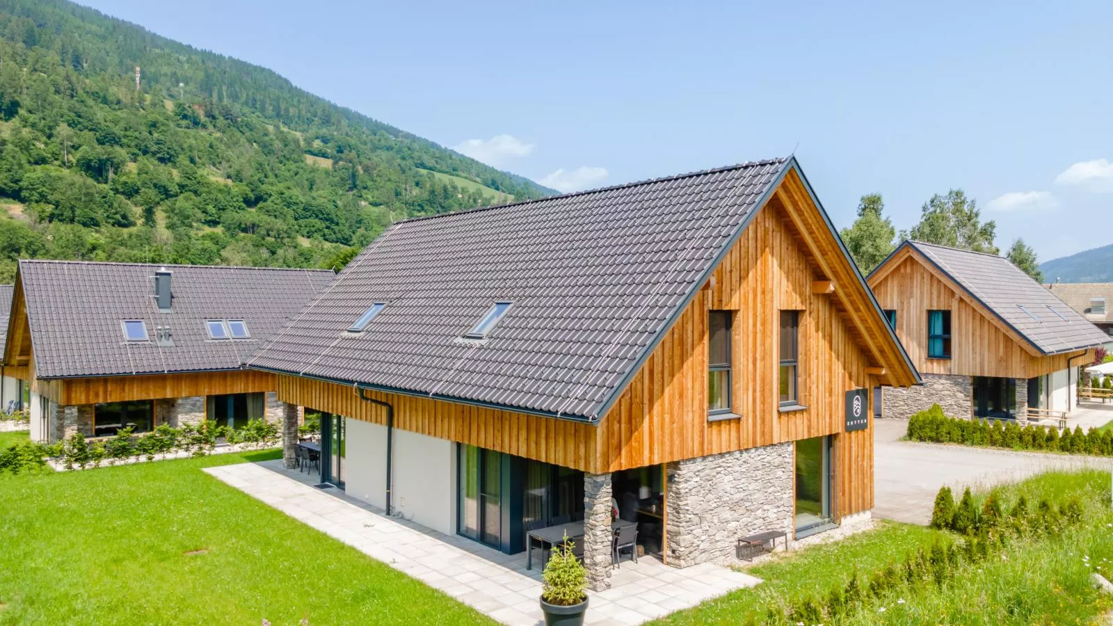 Mountain Chalet Esttes-Exterior in summer