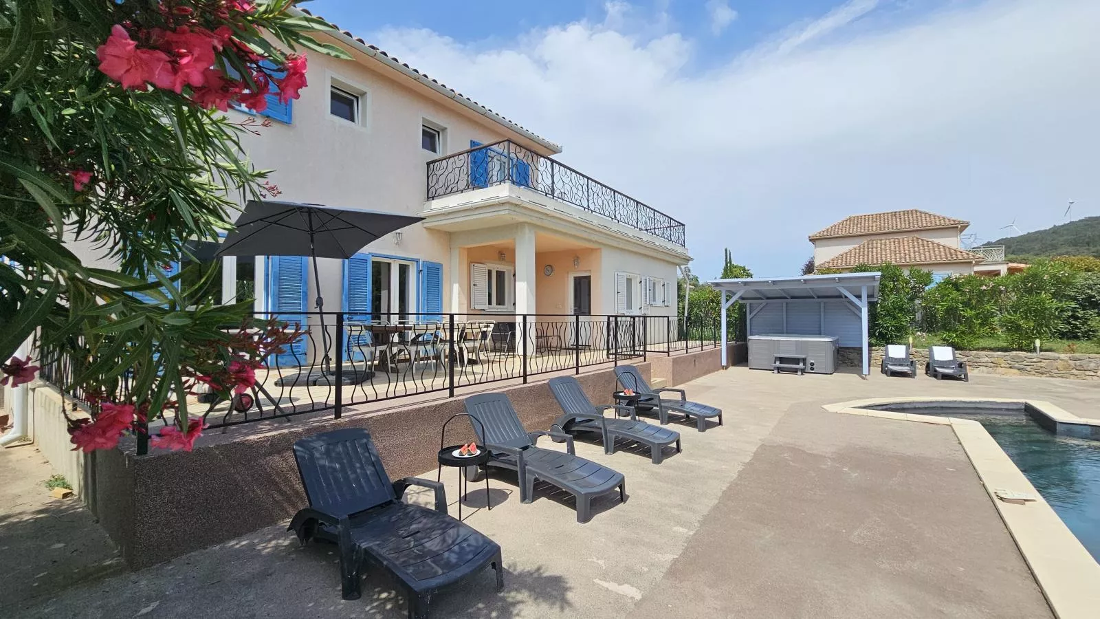 Clos des Oliviers-Terrace balcony