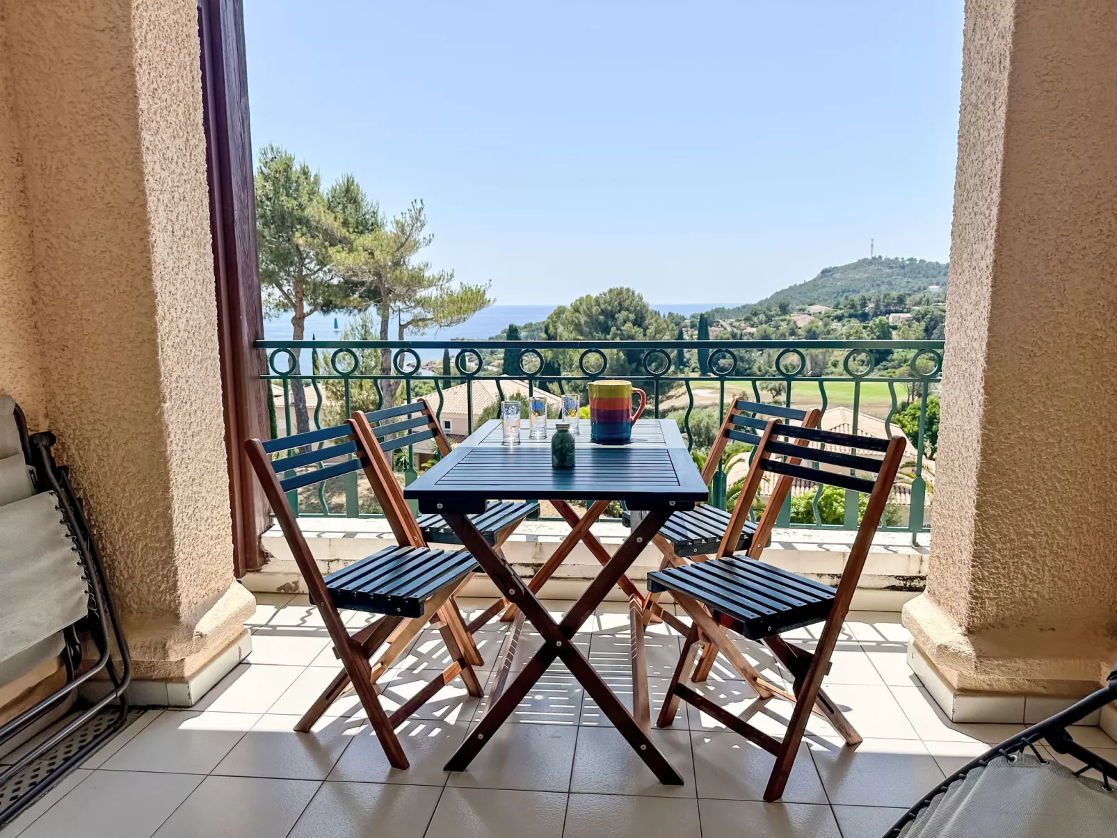 Le Village (C8 245)-Dehors