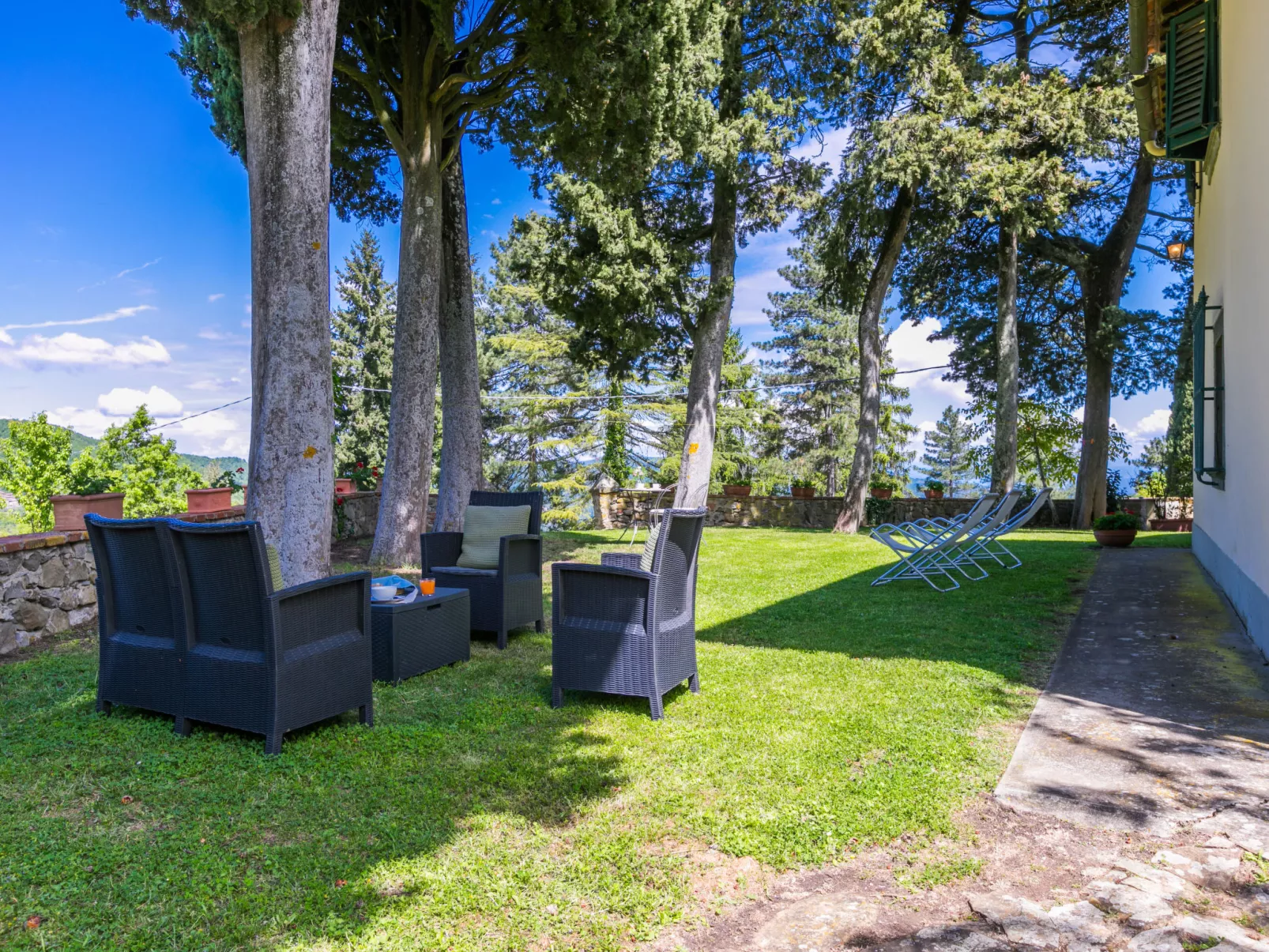 Borgo Castagnoli-Outside