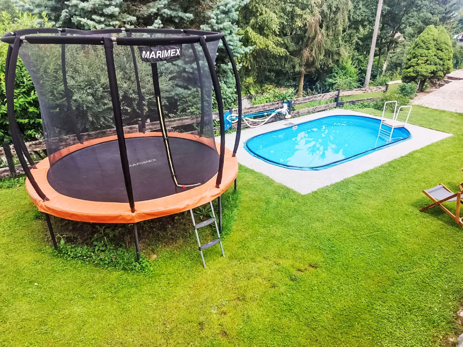 Leisure Lounge & Pool-Outside