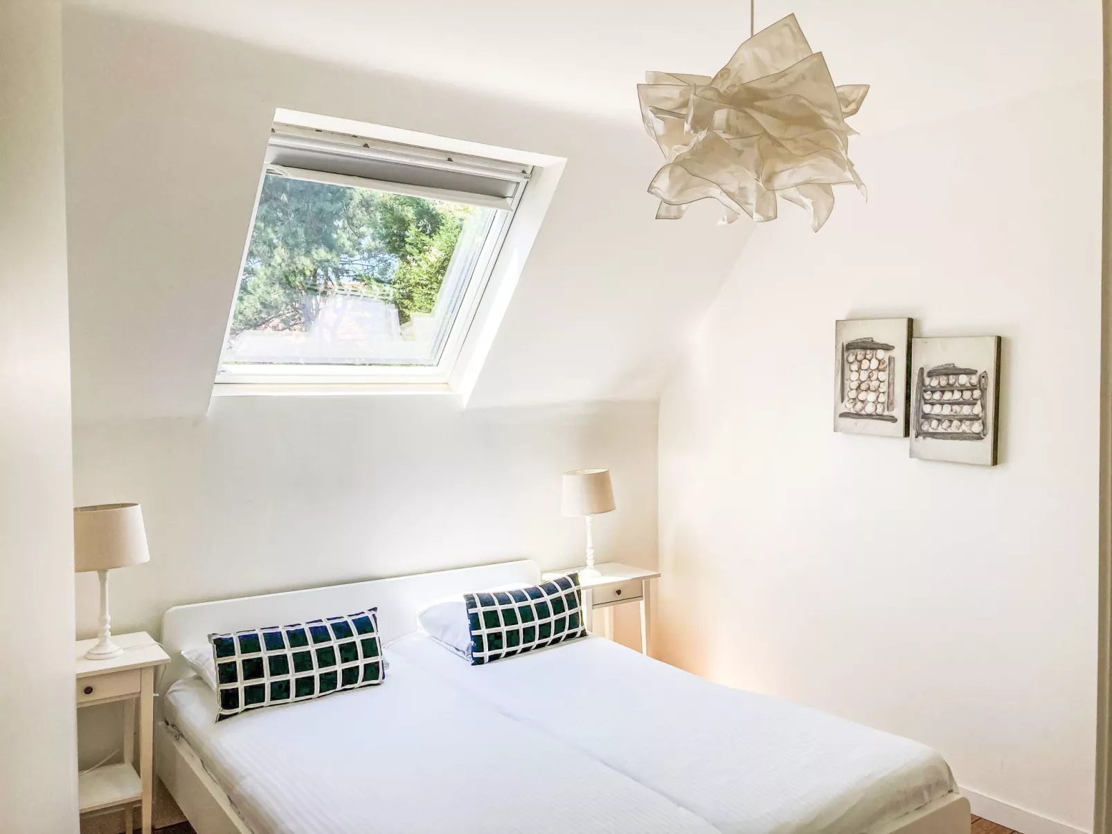 Ons Nest with parking-Inside