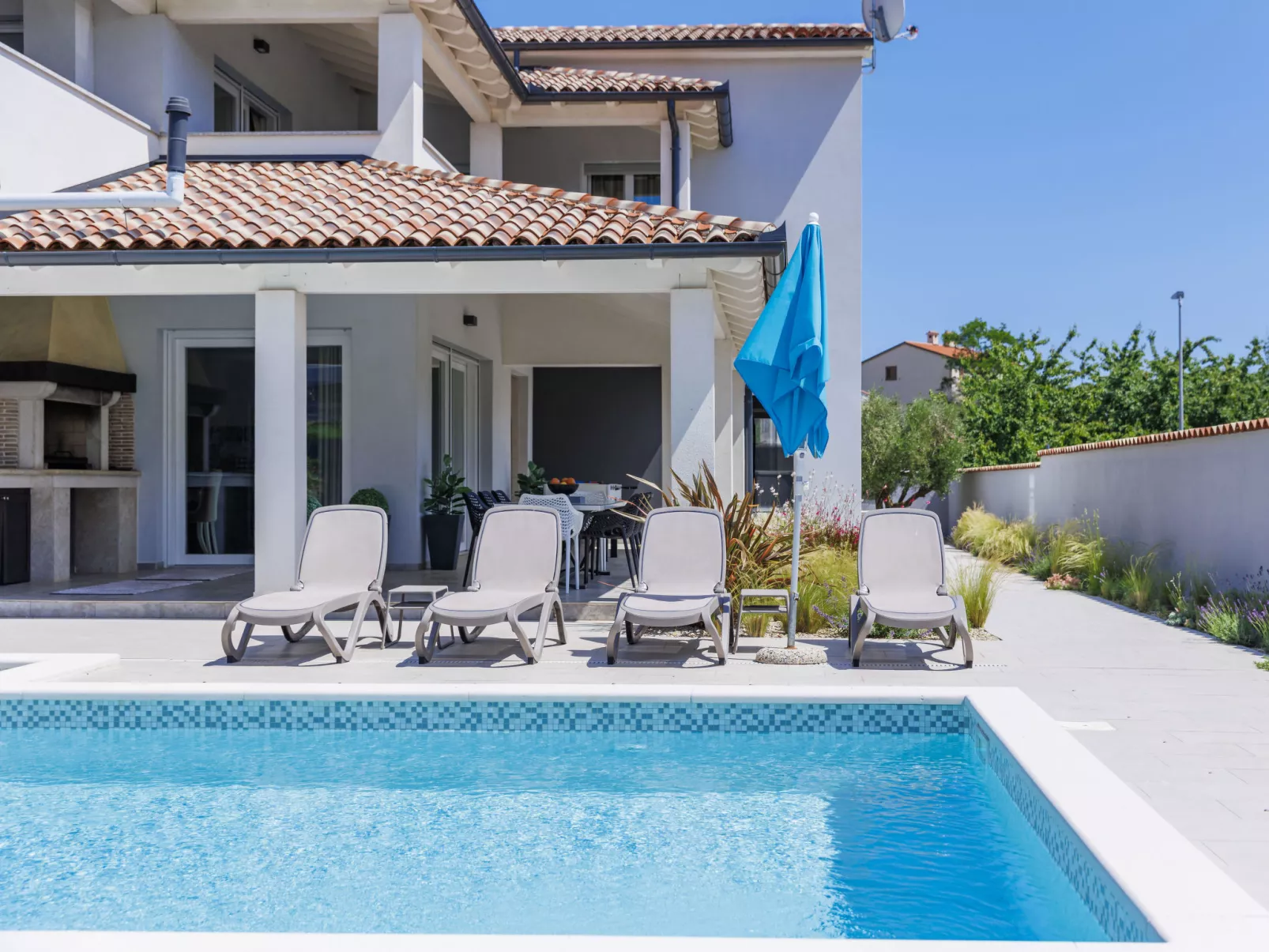 Dream house-Outside