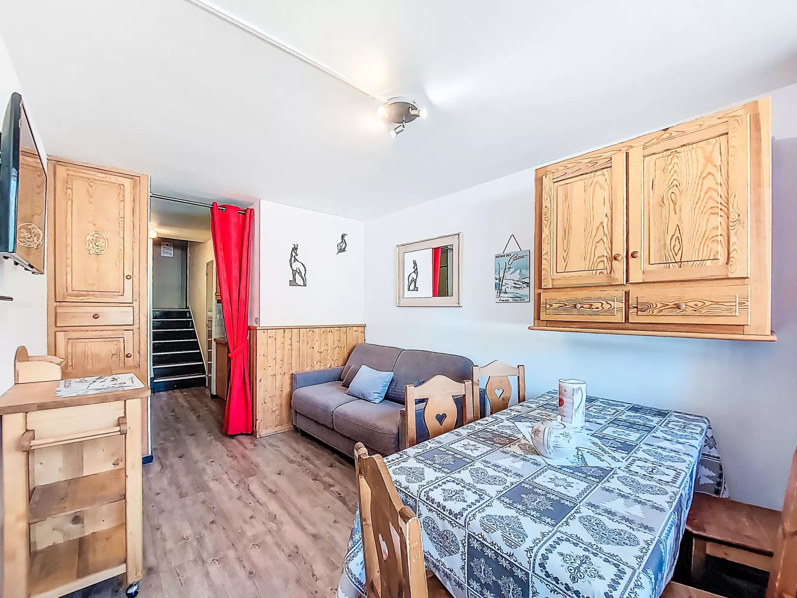 Les Lauzes C19-Inside