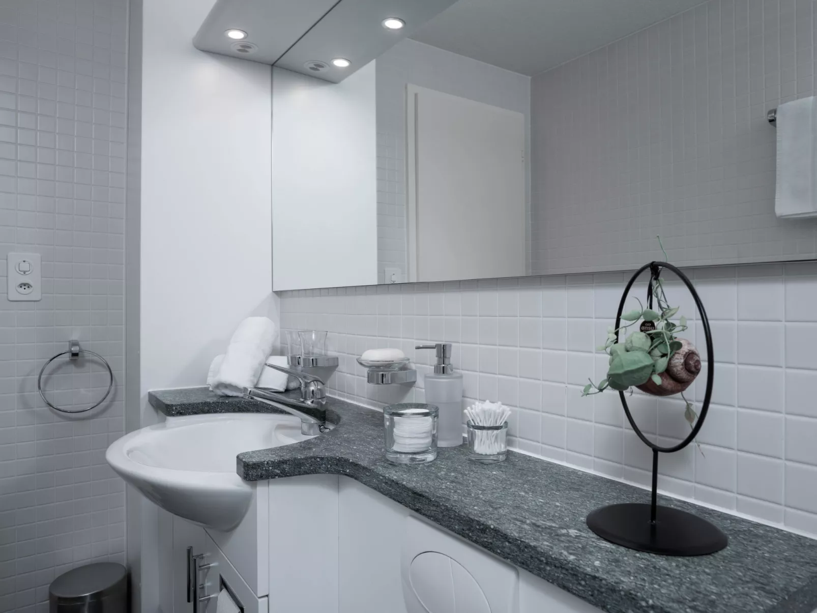 Double Room Modern - Inside
