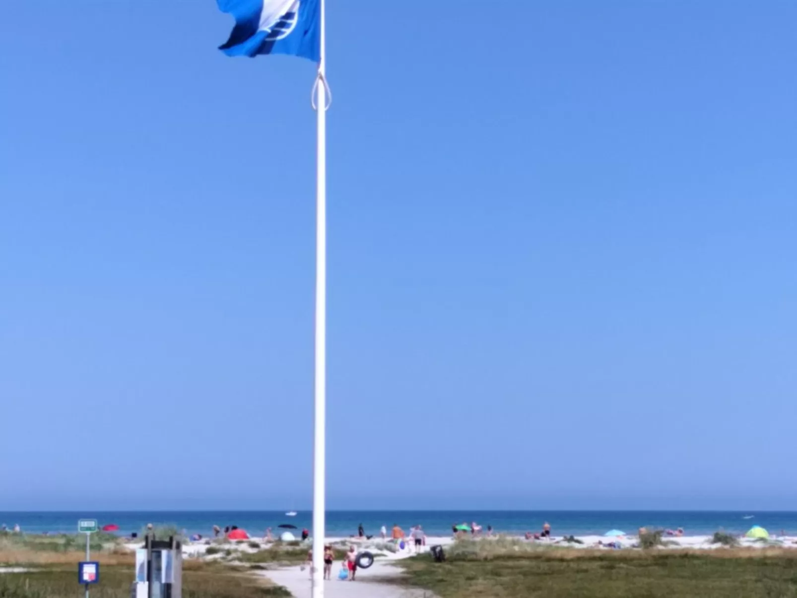 "Line" - 10m from the sea-Draußen
