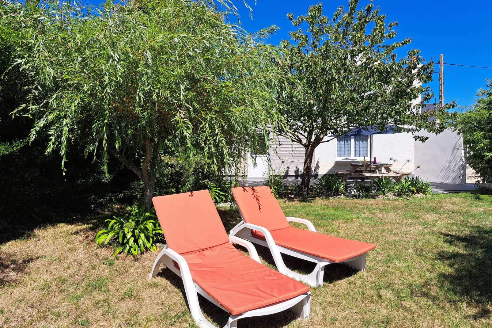 Ferienhaus in unmittelbarer Strandnähe Cléder-Gardens in summer