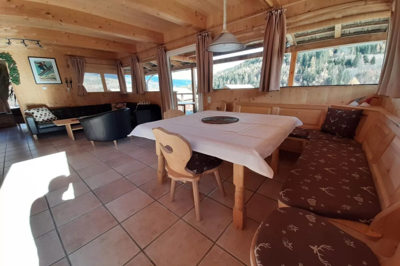 52148-Dining room