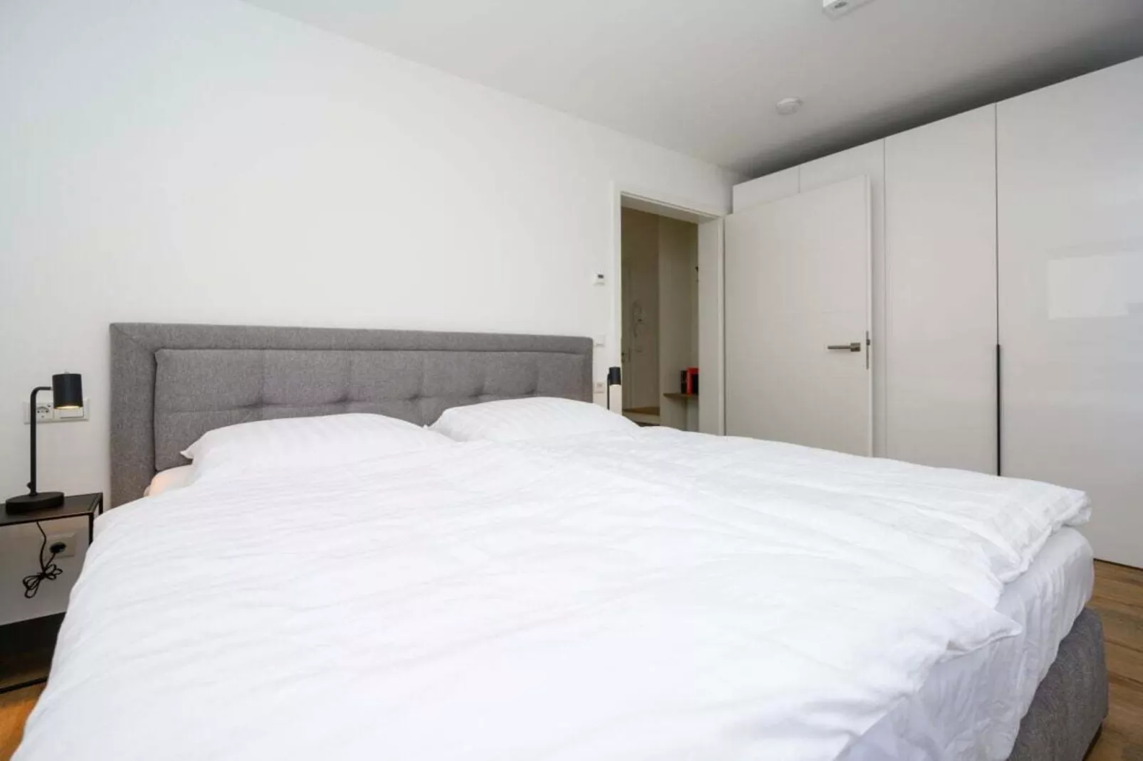 453212-Bedroom