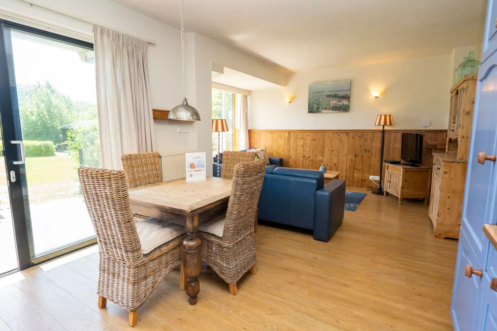 Strandhuys Schelp-Dining room