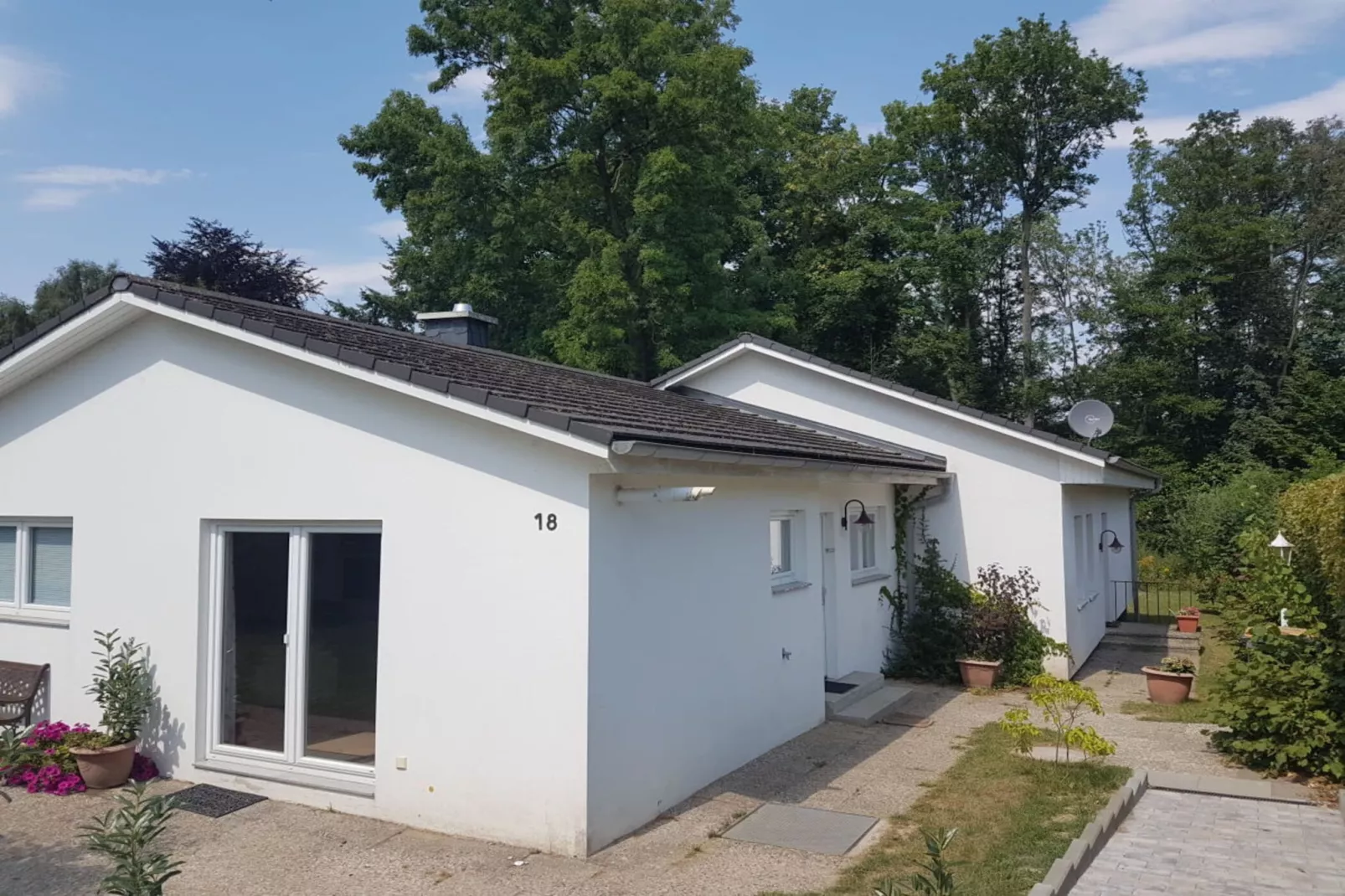 453495-Exterior in summer