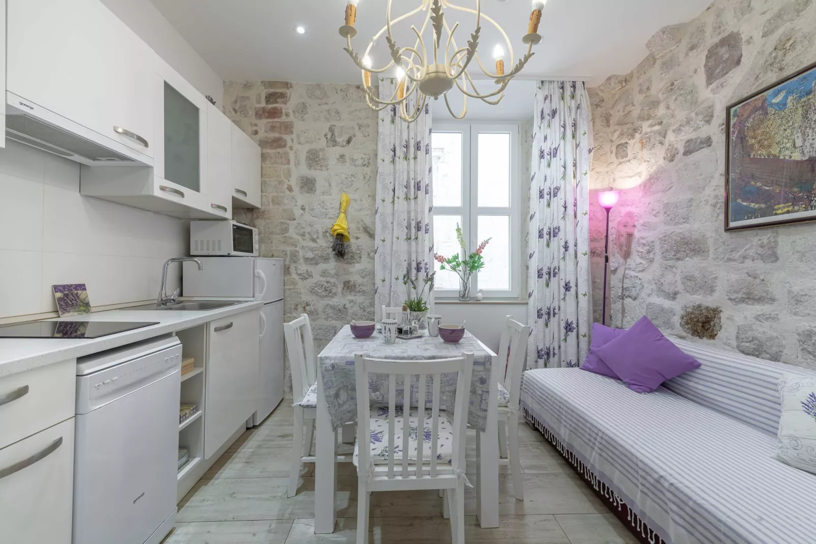 L & L Old Town Apartments - One bedroom Apartment (Lavander)
