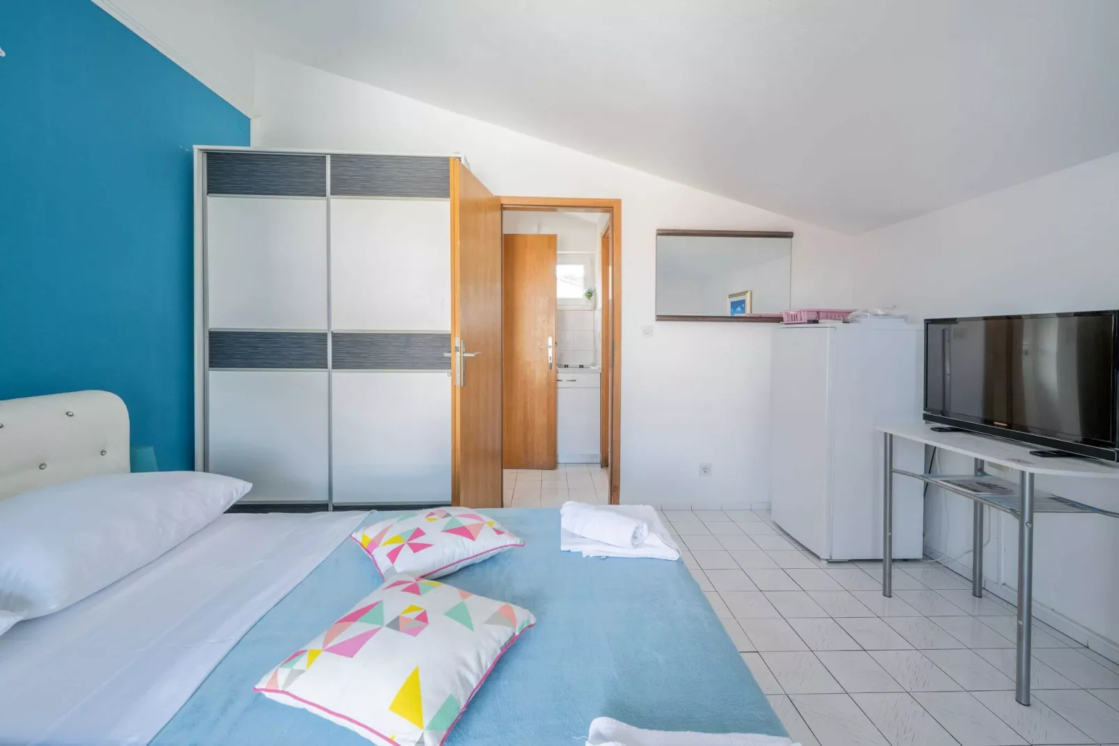 LaidBack Apartments - Standard One Bedroom Apartment with Balcony and Sea View (Azur)-Chambre