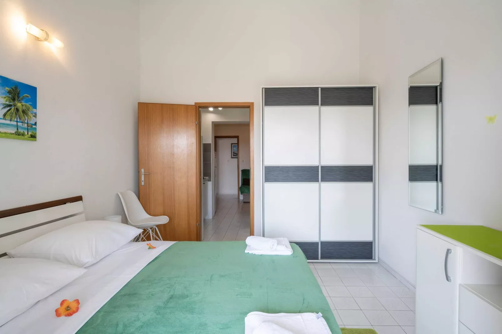 LaidBack Apartments - Comfort One Bedroom Apartment with Balcony and Sea View (Green)-Schlafzimmer