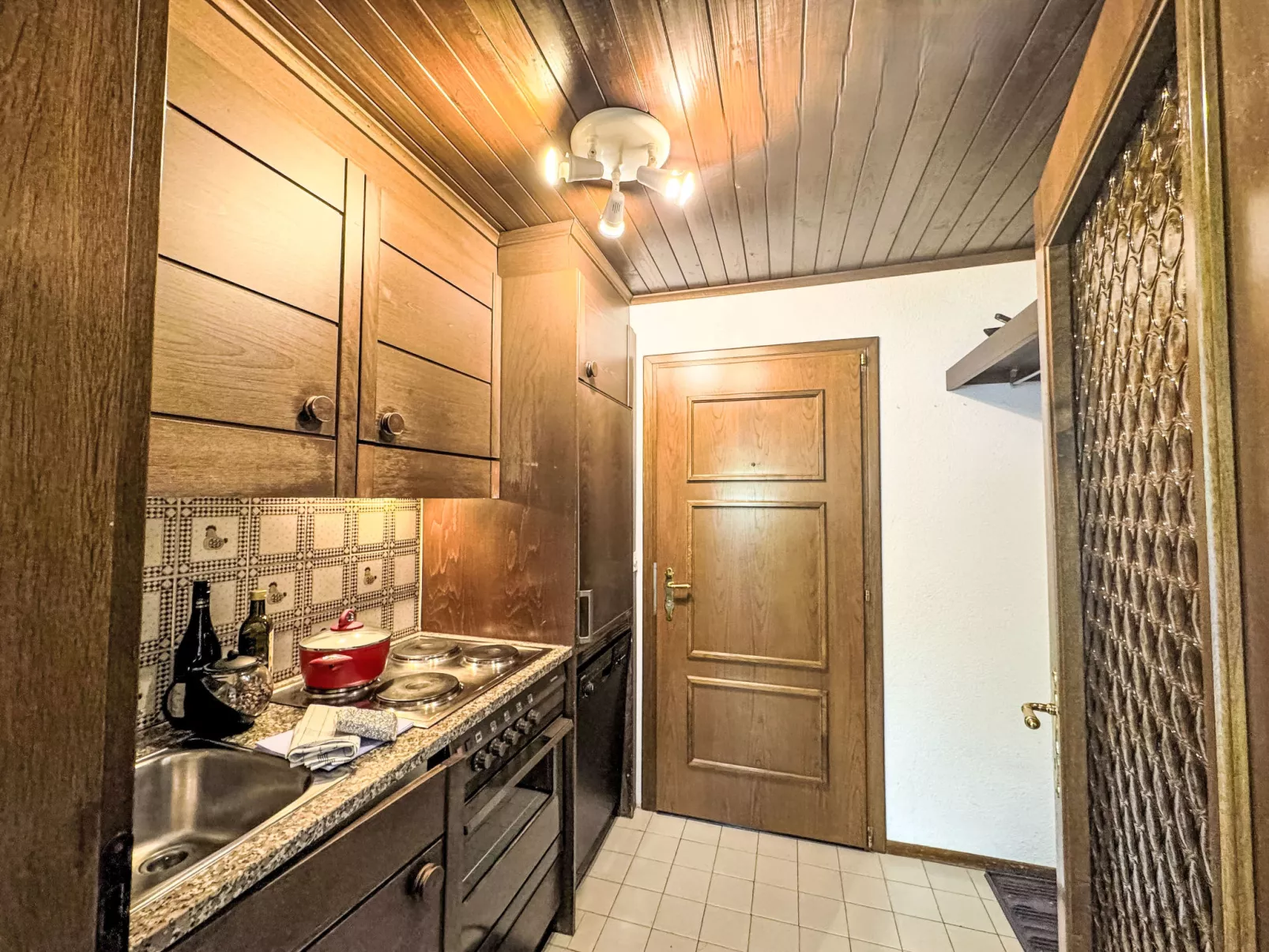 Apt. 33-1-Inside