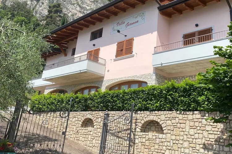 Residence Villa Gianna Limone sul Garda - Trilo 1 - 2 pax-Exterior in summer