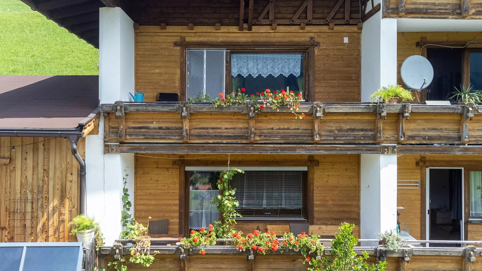 Zaustoi-Exterior in summer