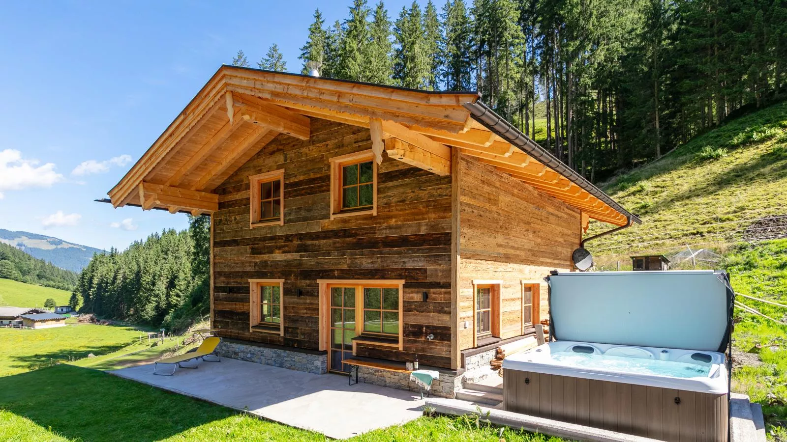 Heualm-Exterior in summer