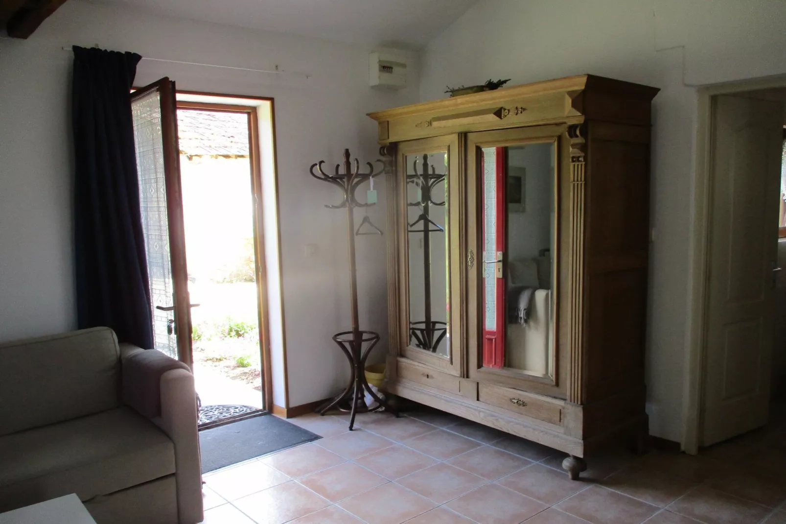 Demie-Living room