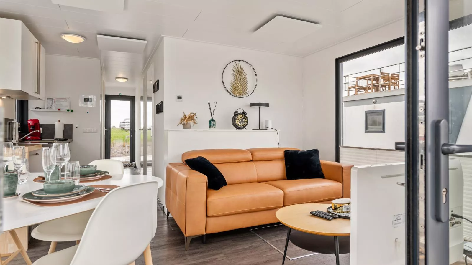 Maxim Jr-Living room