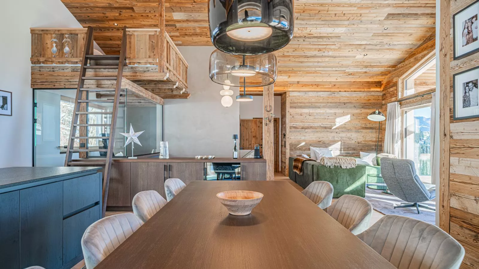 Das Haus am Berg-Dining room