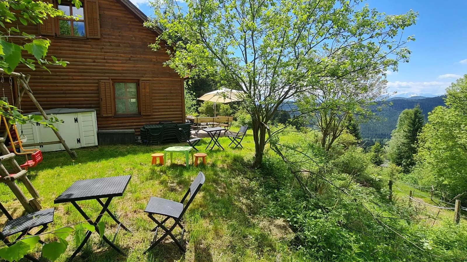 Sternenchalet-Gardens in summer