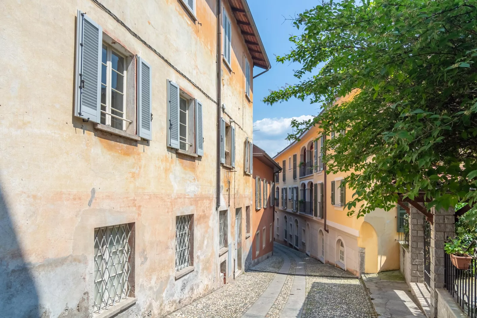 Ai Rronchi - piccolo appartamento con giardino a Cannero-Exterior in summer