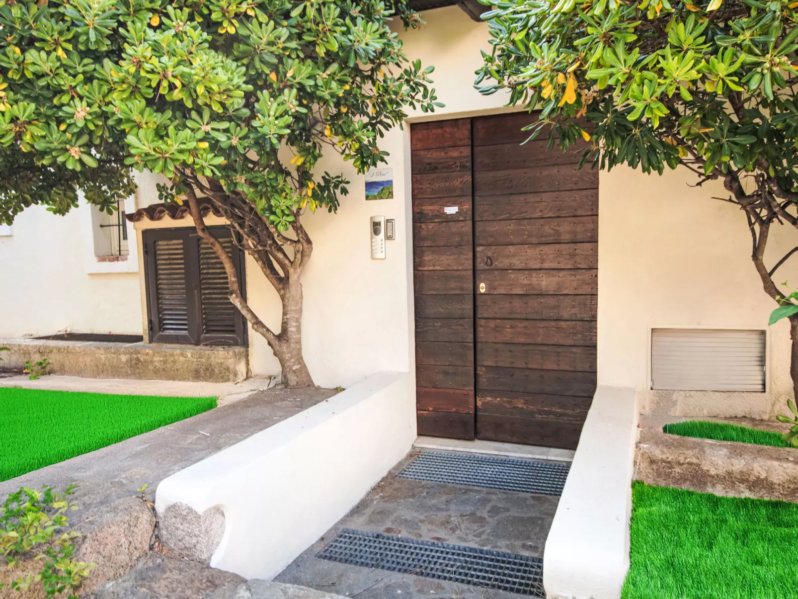 San Pantaleo-Outside