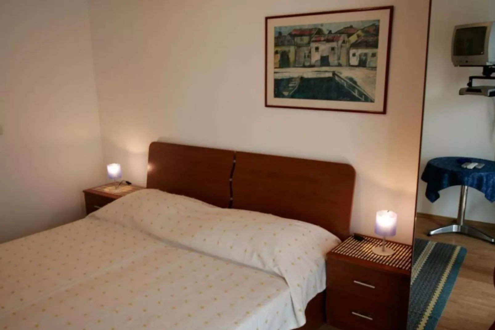 Apartments Trogrlić - Two-Bedroom Apartment with Balcony and Sea View