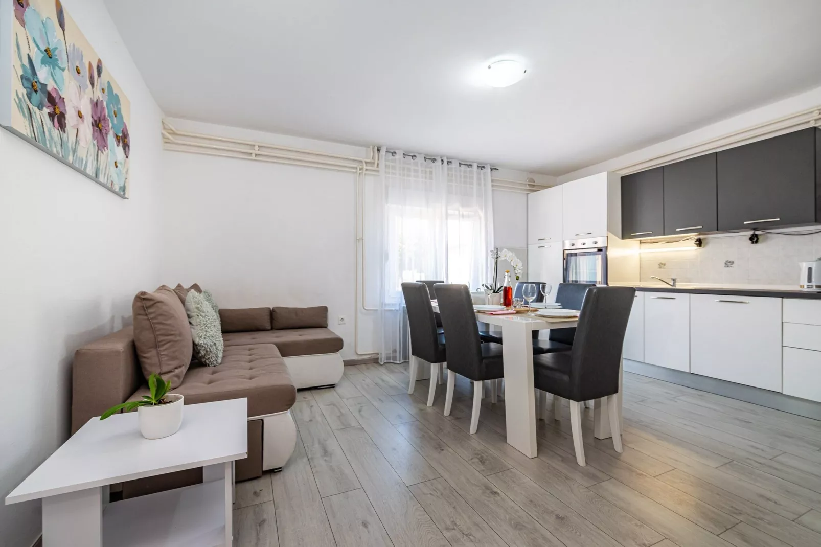Holiday Home Villa Vesna Lux - Five Bedroom Villa with Swimming Pool