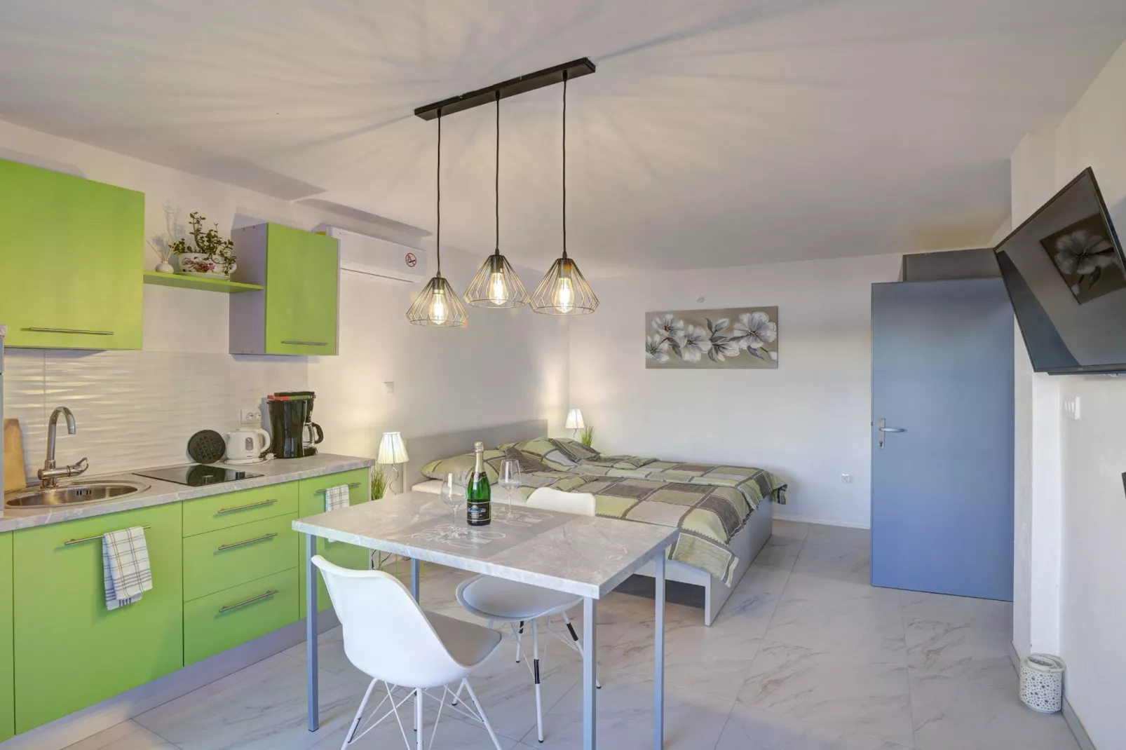 Apartments Luka & Leona - Two Bedroom Apartment with Balcony Luka